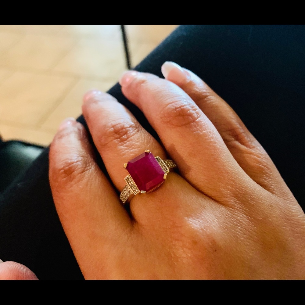 5ct Ruby Ring 10k yellow gold